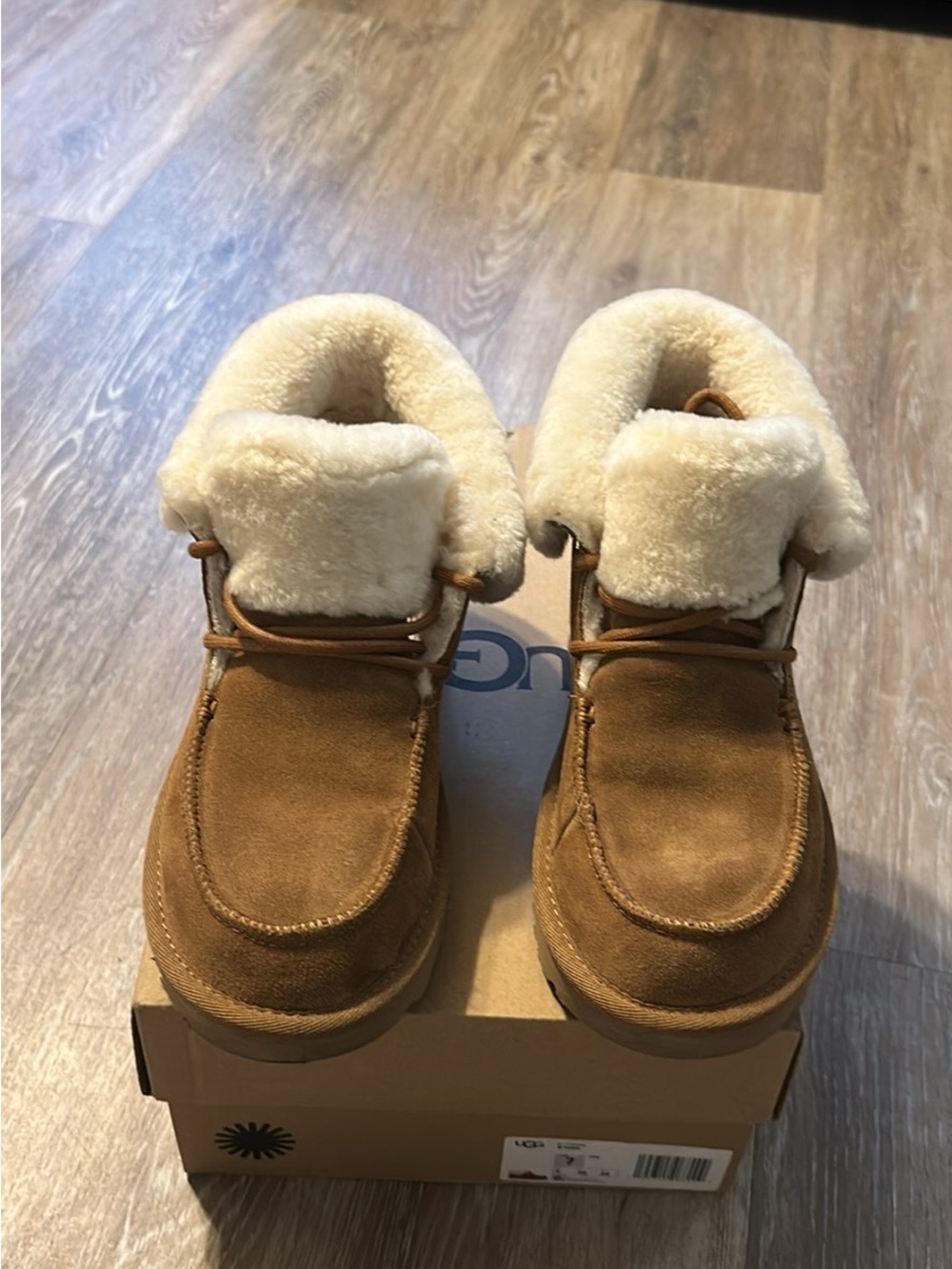 Diara UGG size 7 woman